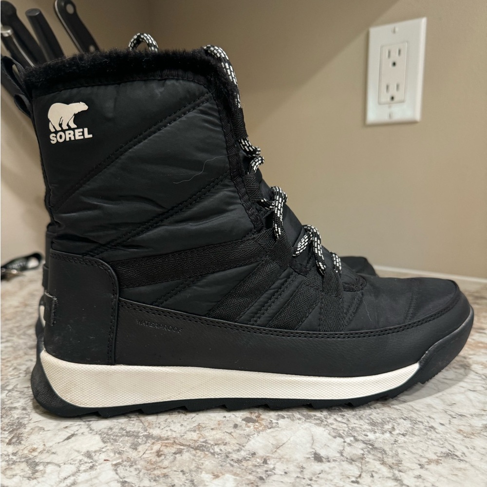 **SOLD** Sorel winter boots - Size 9